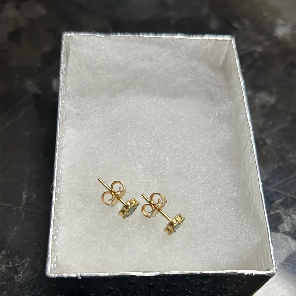 Elegant Gold and Green Clover Earrings