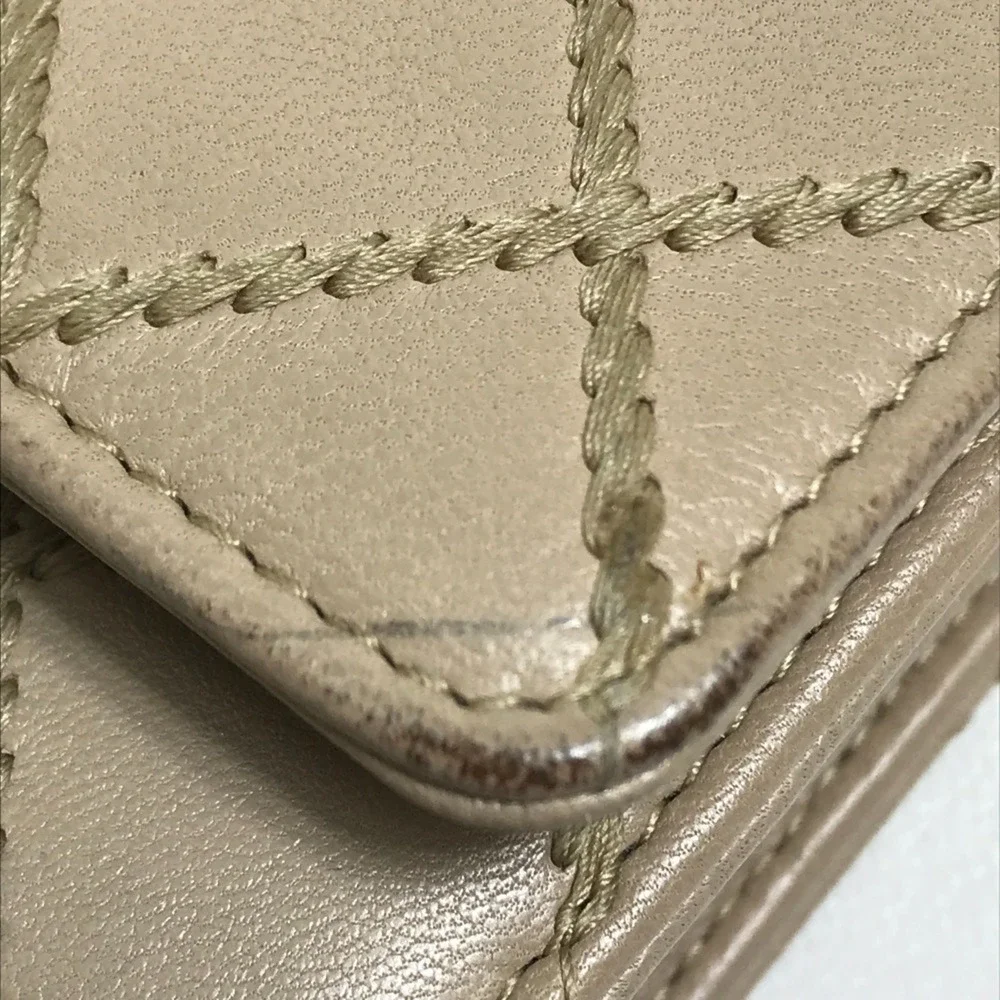 CHANEL Authentic Cream Wallet
