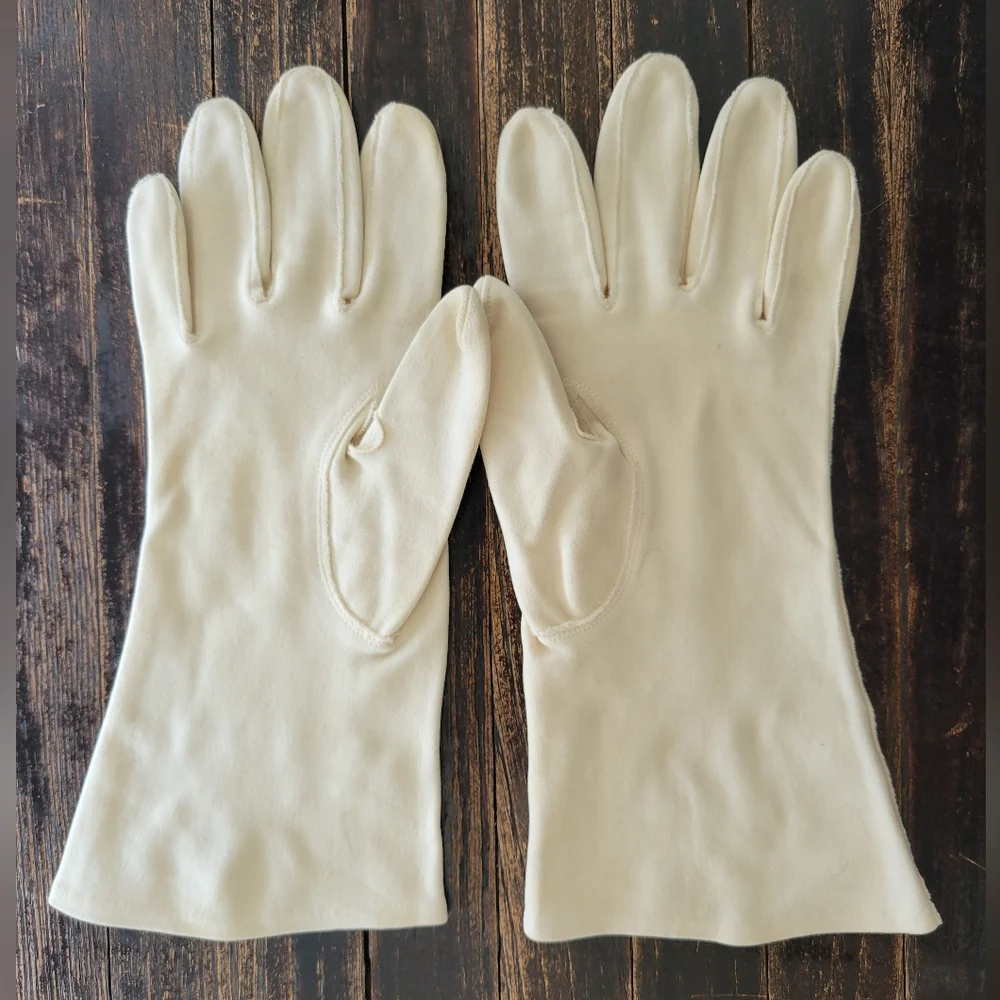Vintage these gloves