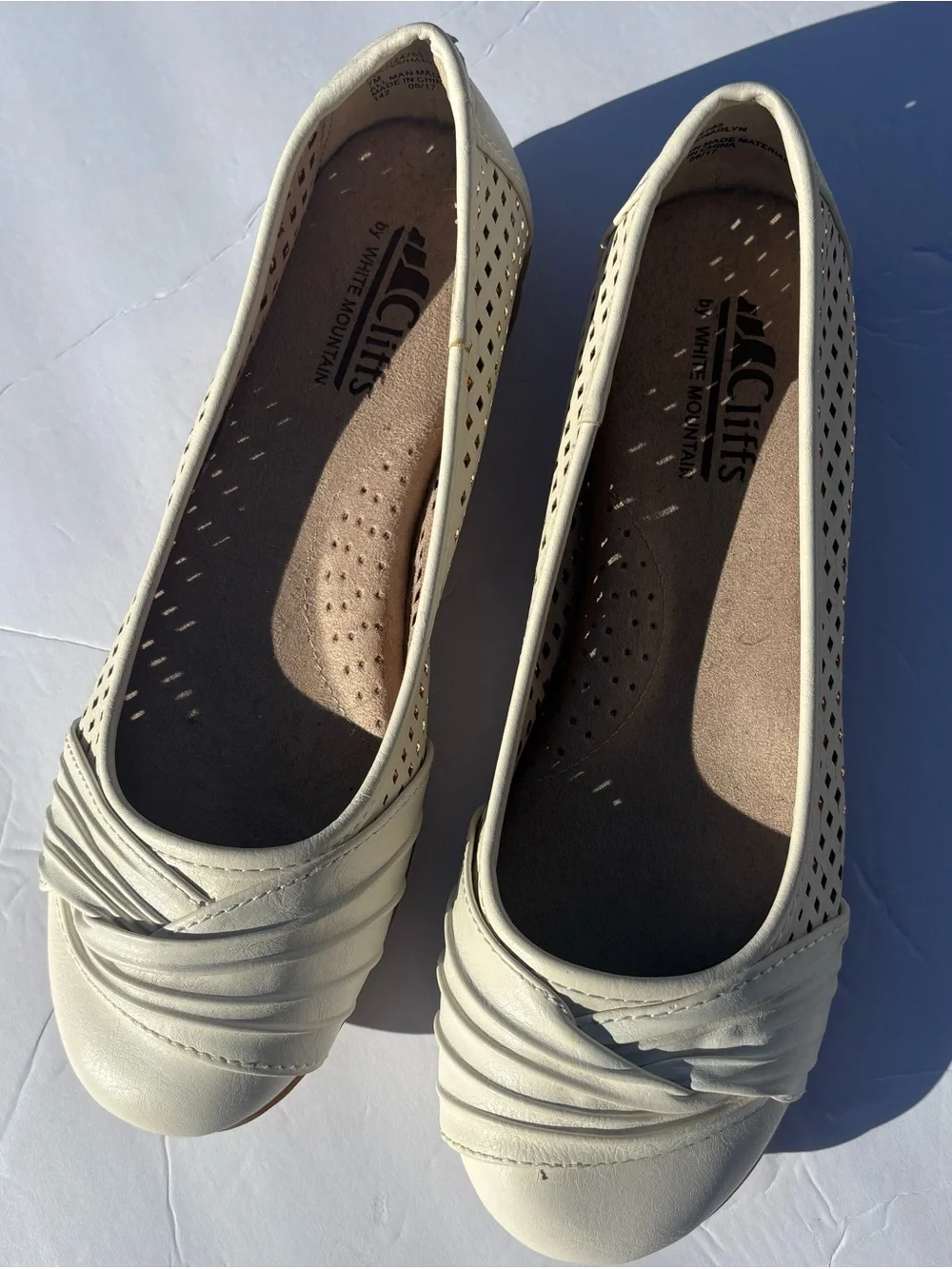 Cliffs by WHITE MOUNTAIN cream ballet