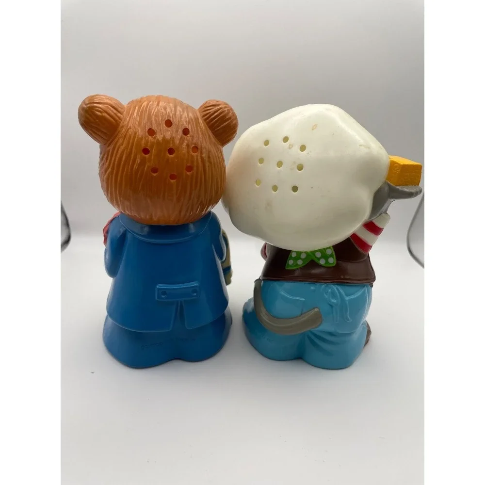 Giftco Vintage Bear and Mouse Powder Spice Cheese Shakers Plastic