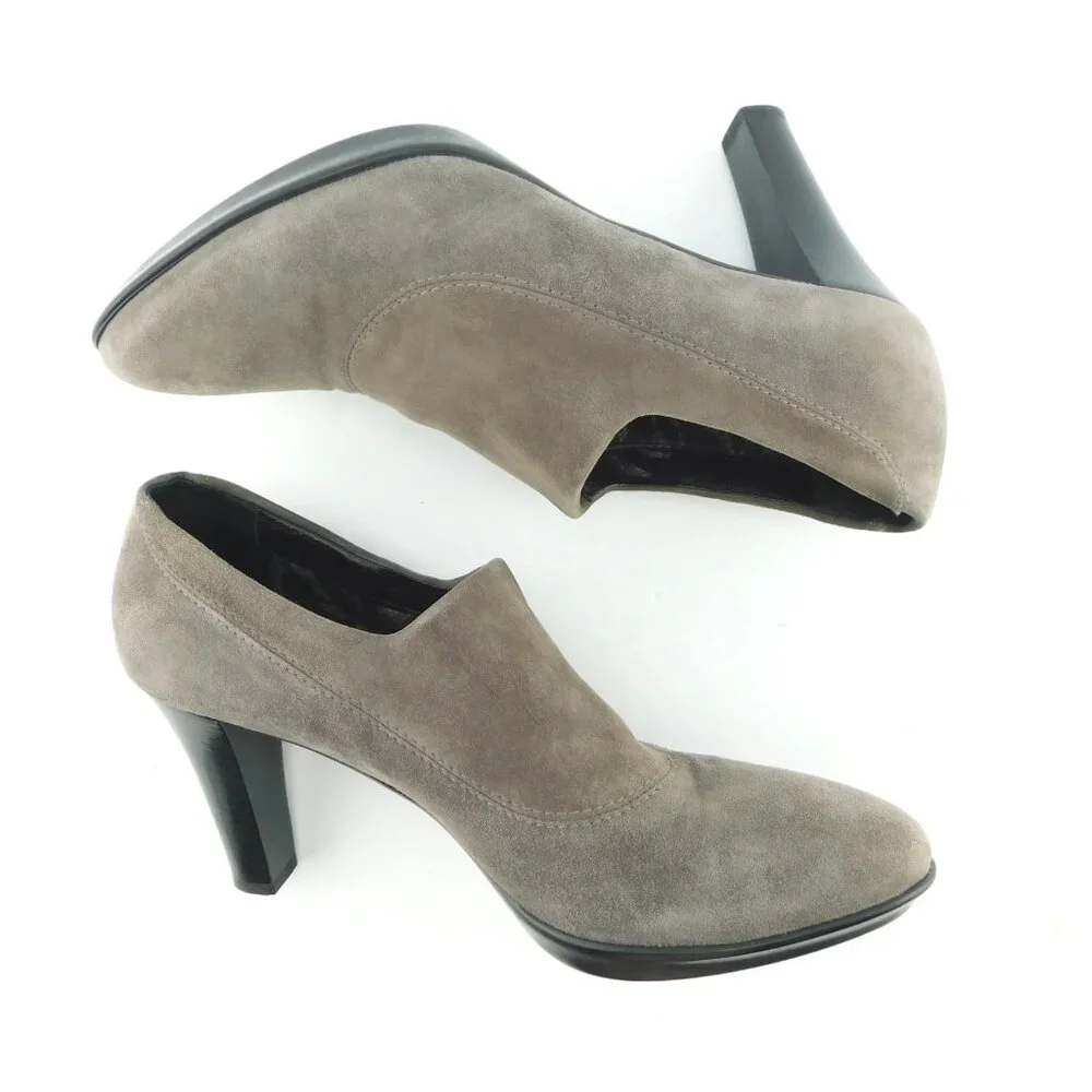Aquatalia pumps medium actual