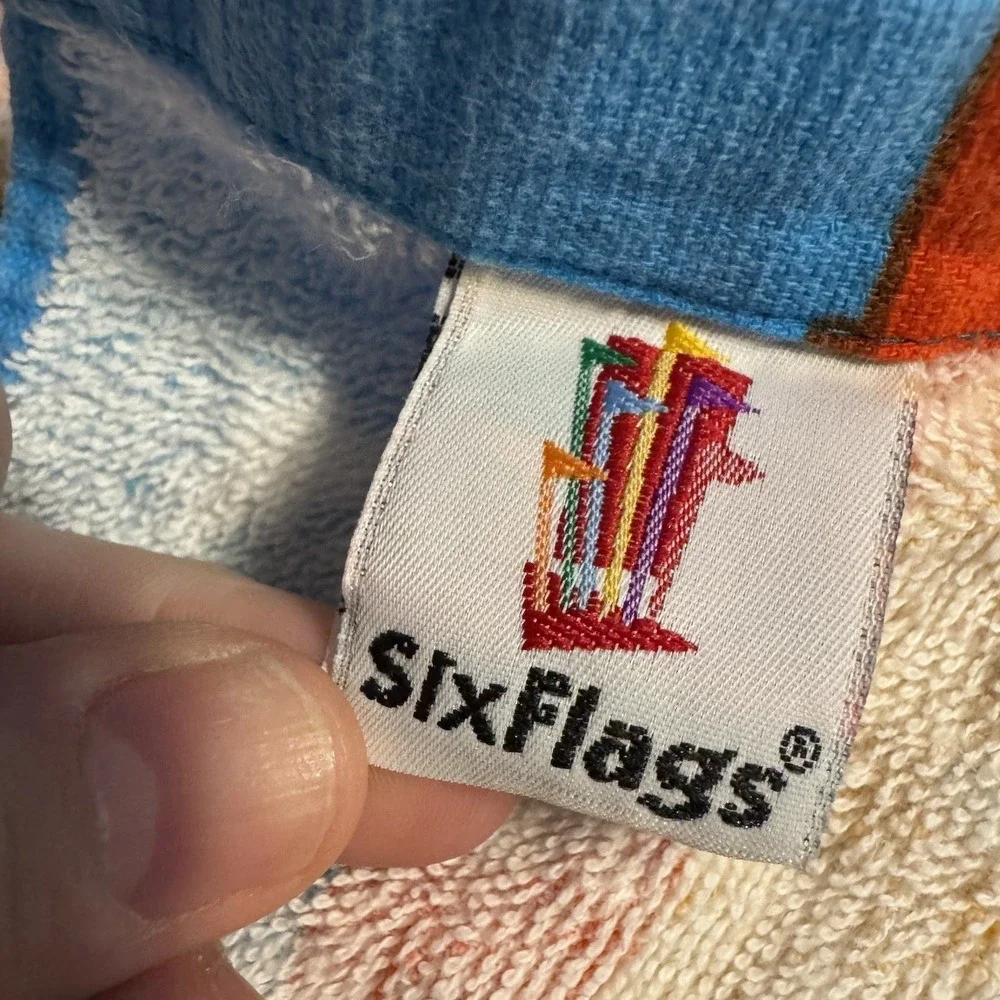 Vintage Looney Tunes Six Flags Beach Towel Tweety Bugs Bunny Taz 51x27.5