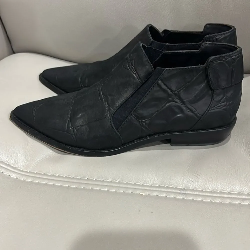 L.A.M.B. Gwen Stefani Memento Black Textured Bootie Croc Embossed sz 6