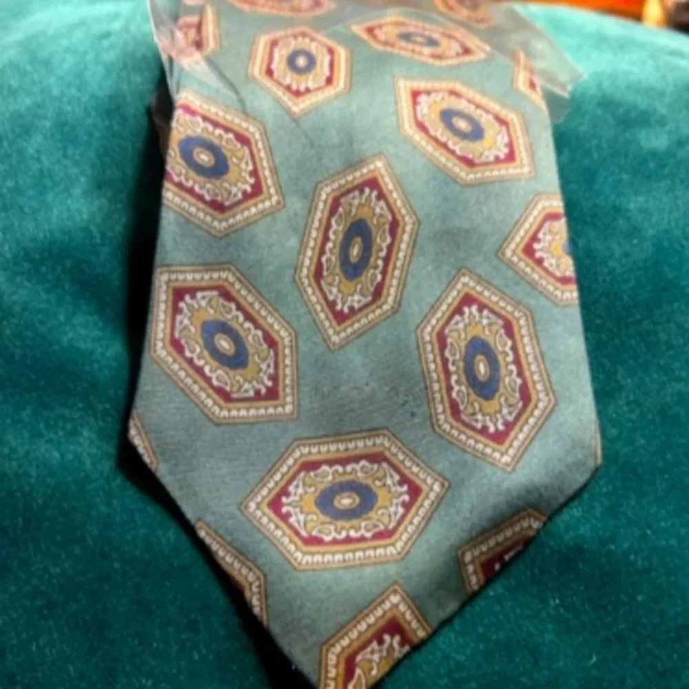 NWT Coburne Square 100% Silk Tie Made in Italy