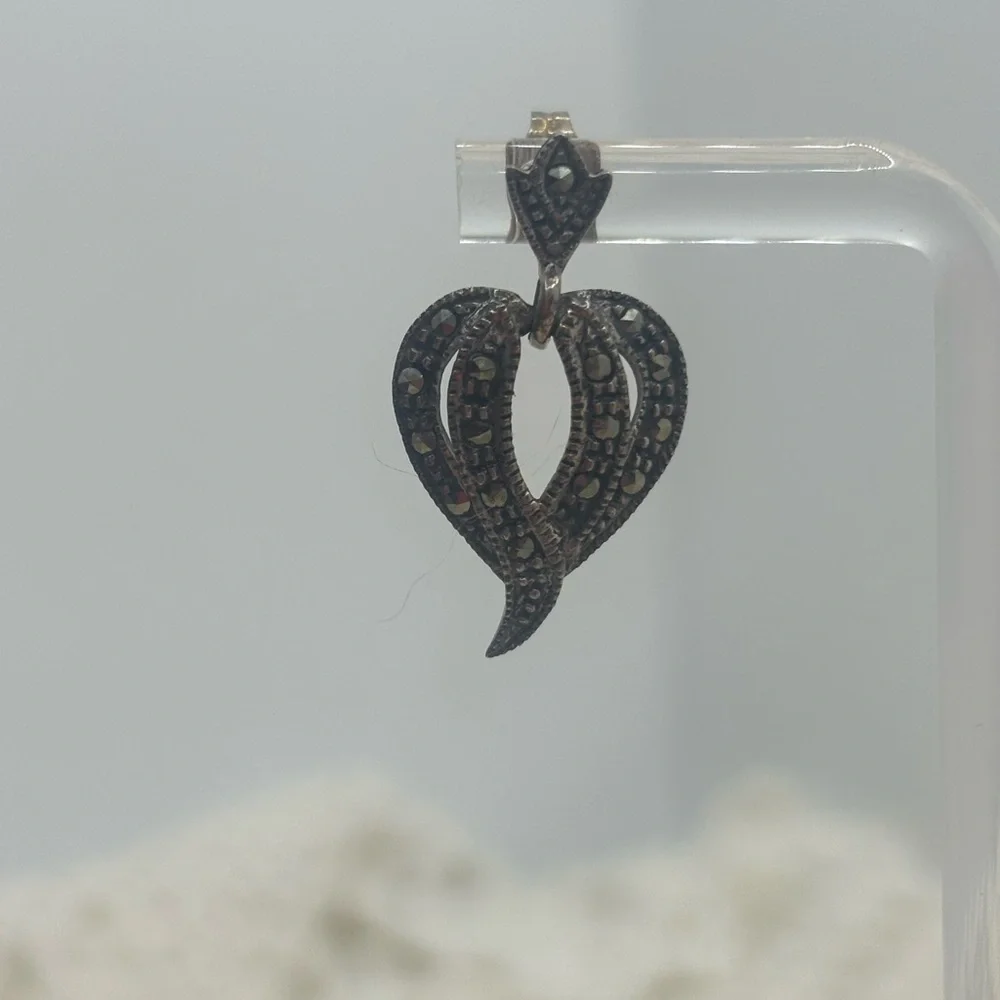 N/A these earrings