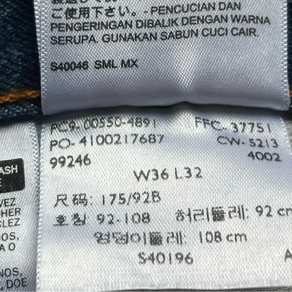 Levis excellent button