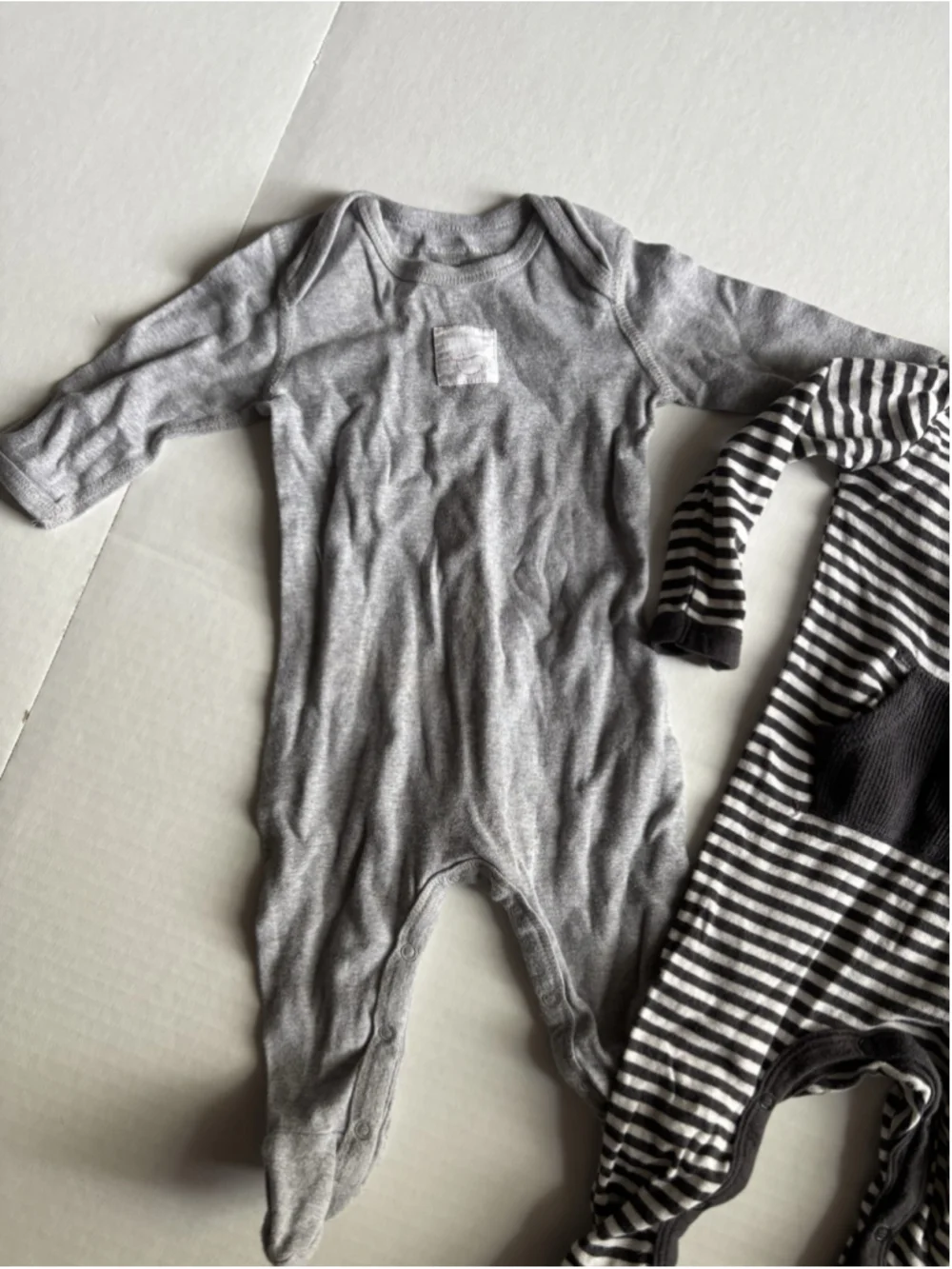 Burt's Bees Baby Sleepers 2-Piece Set 0-3M Pajamas Gray Striped Footed