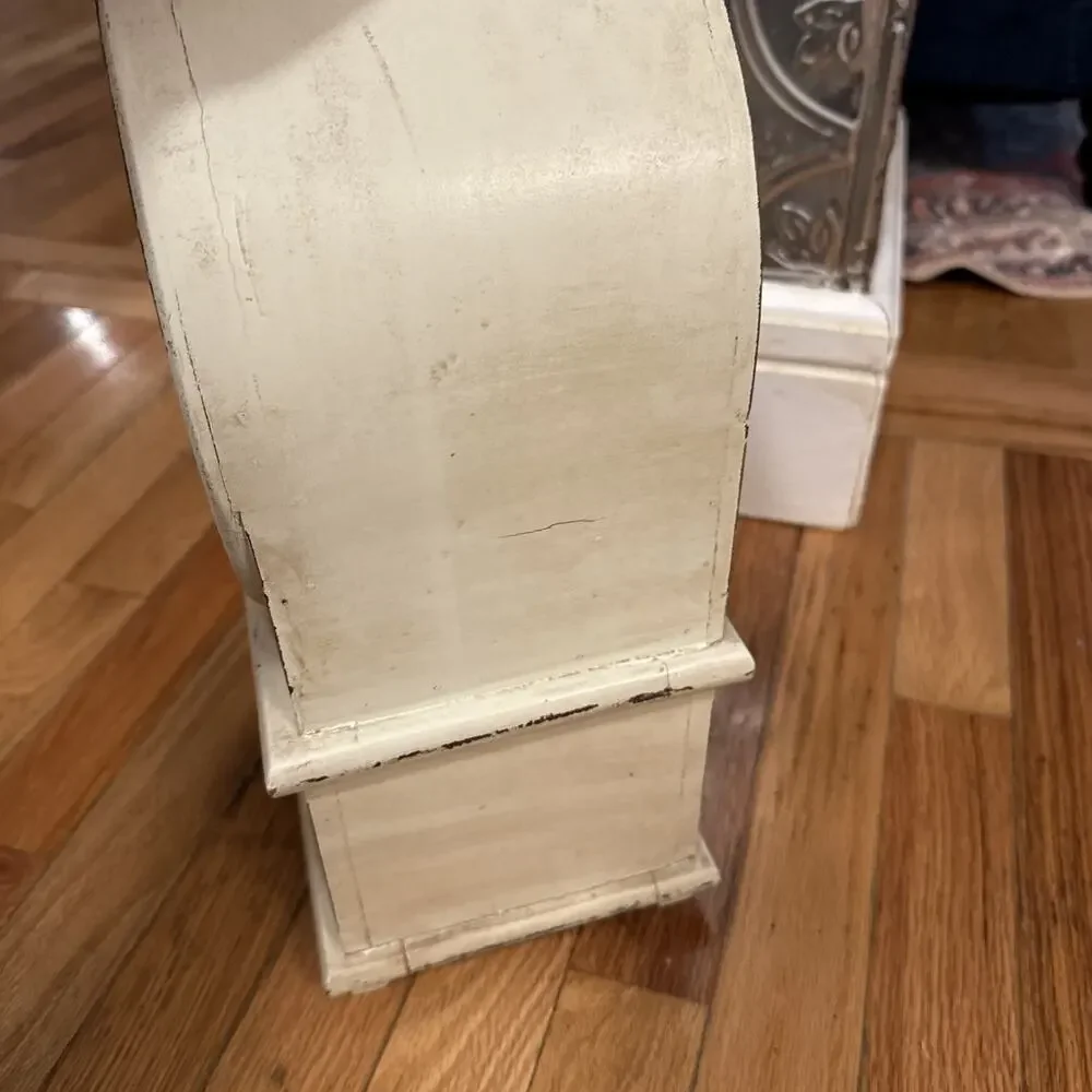 Vintage French Country-style Mantel Clock with A Distressed White Finish. Works