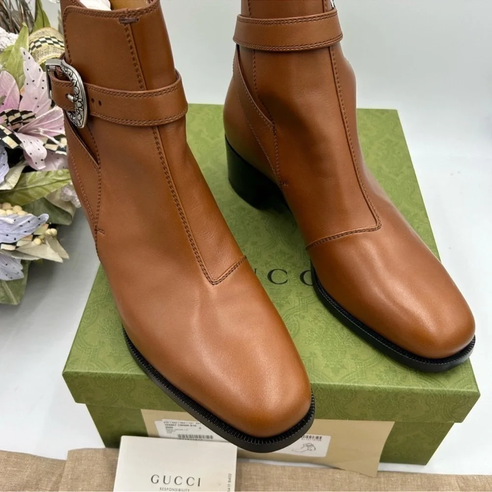 Men’s Gucci, leather ankle boots size 9, made in Italy