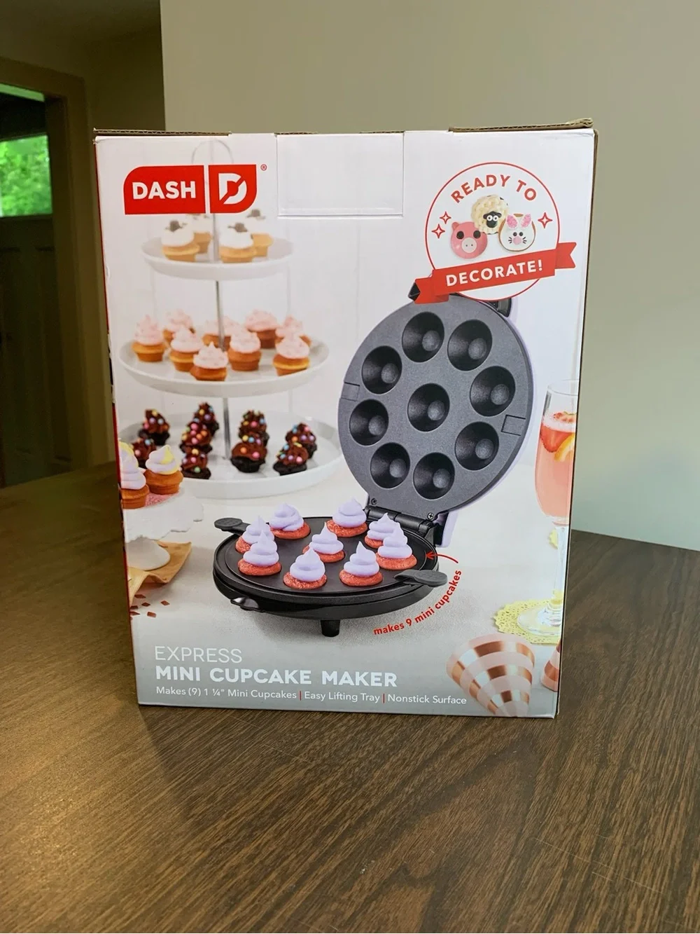 Dash Express Mini Cupcake Maker