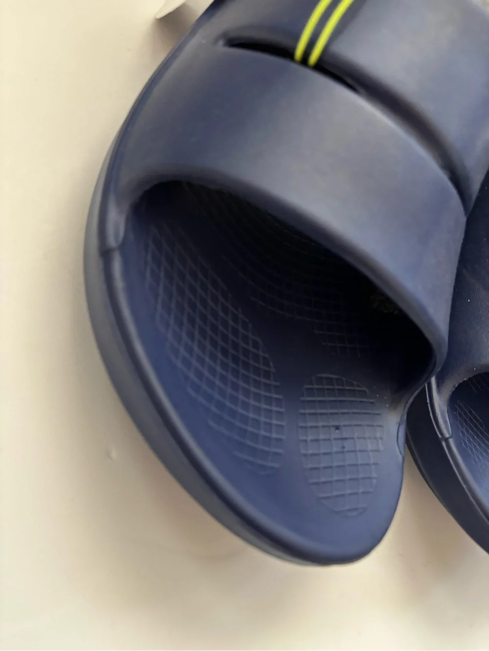 OOFOS comfortable slip
