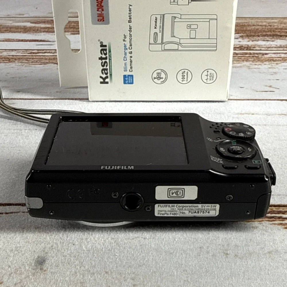 Fujifilm FinePix F480 8.2MP Digital Camera Black For Parts Lens Error