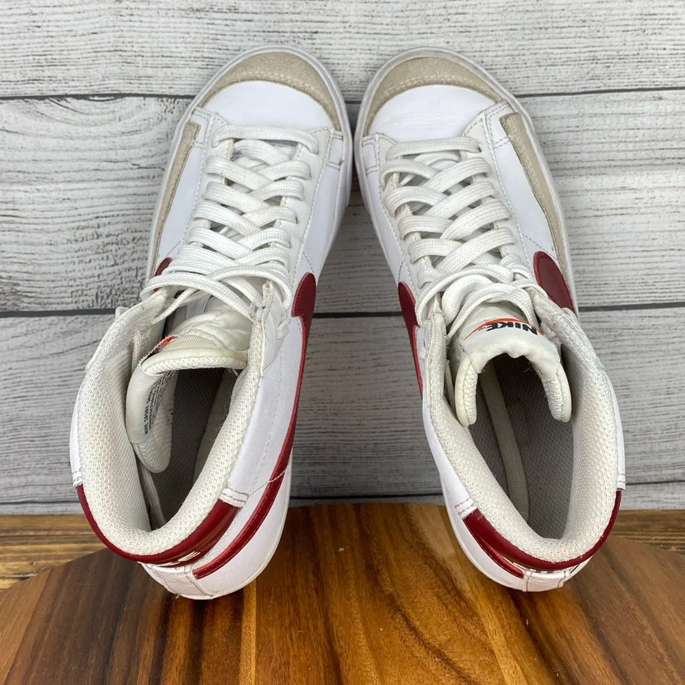 Nike women’s white
