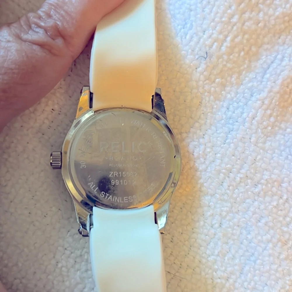 Relic white women’s brand
