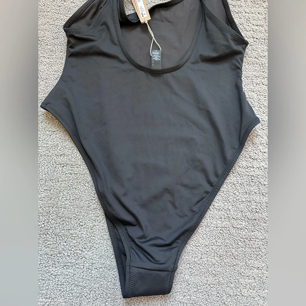Skims Scoop Neck One Piece Women's Swimsuit