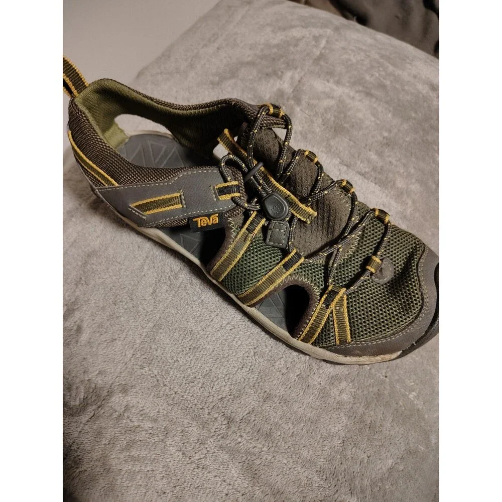 Teva Manatee Hiking water outdoor-Kids size 4