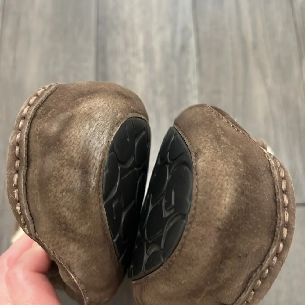 UGG used slippers
