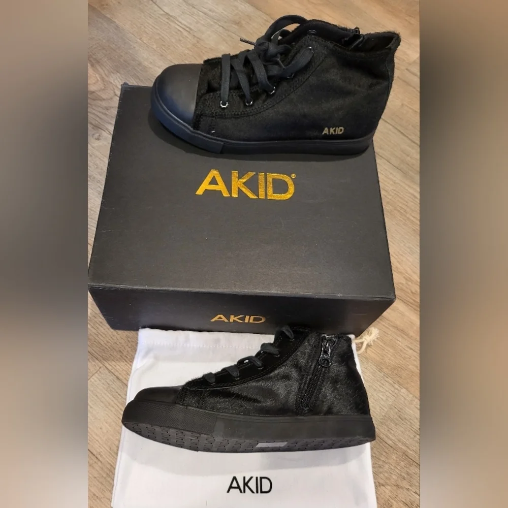 akid these sleek