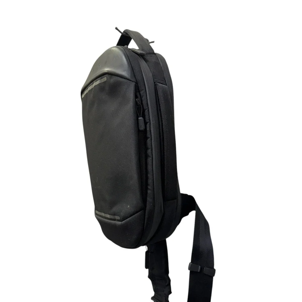 Nomatic Navigator Sling 6L Black Crossbody Bag RFID Safe Water Resistant Travel
