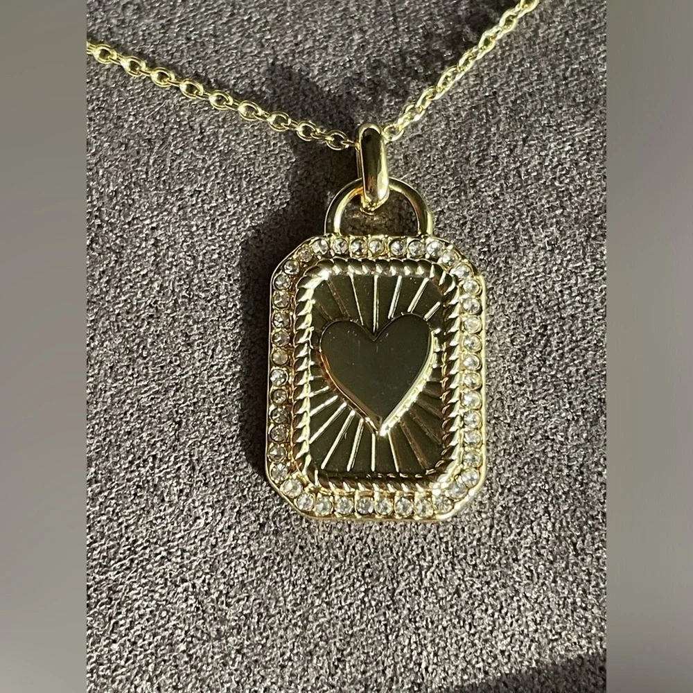 La Rocks elegant gold