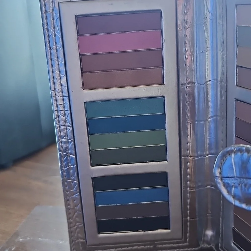 Vintage Pop Beauty Day To Play Eyeshadow Palette - Collector's Item - Never Used