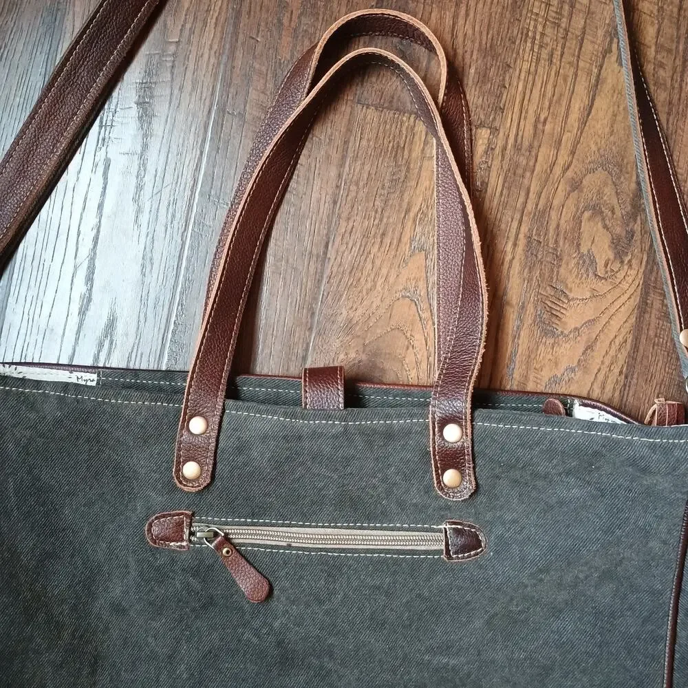 Myra Bag messenger brand snap