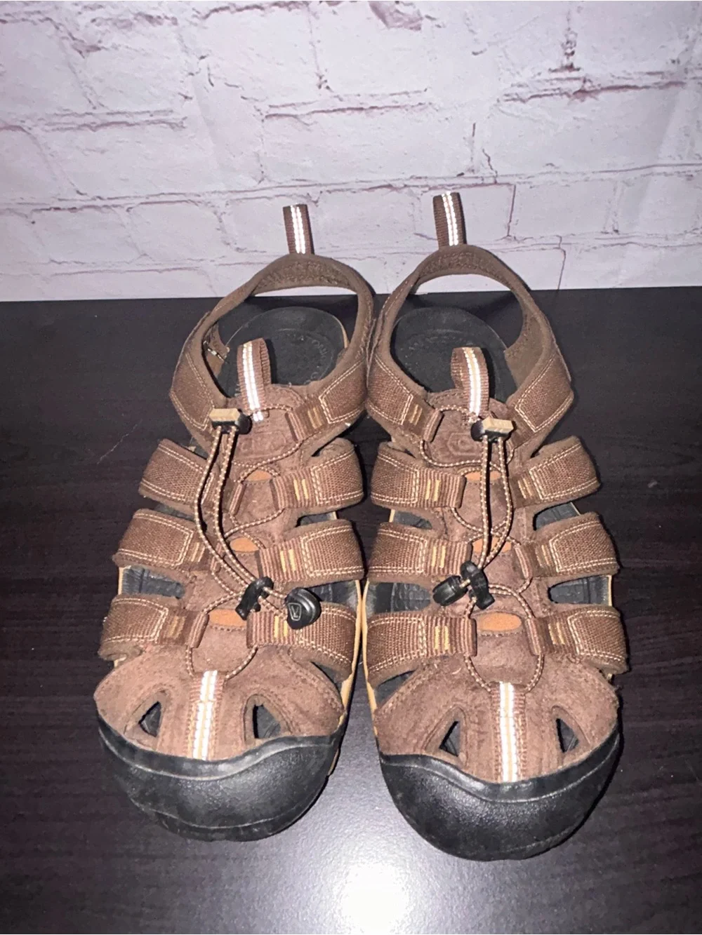 Keen Newport closed toe sandals men’s size 9