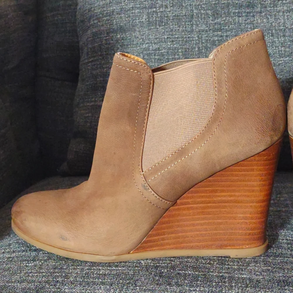 Audrey Brooke genuine leather