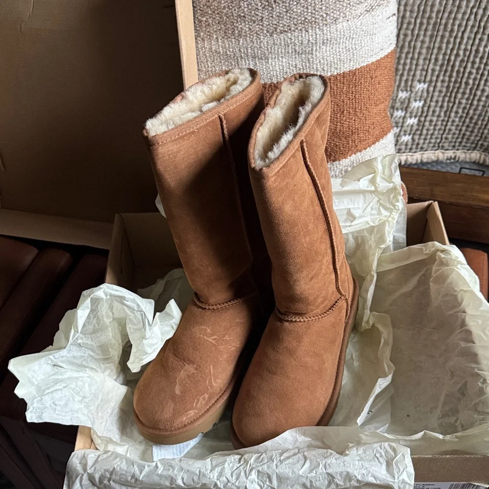 UGG classic mid
