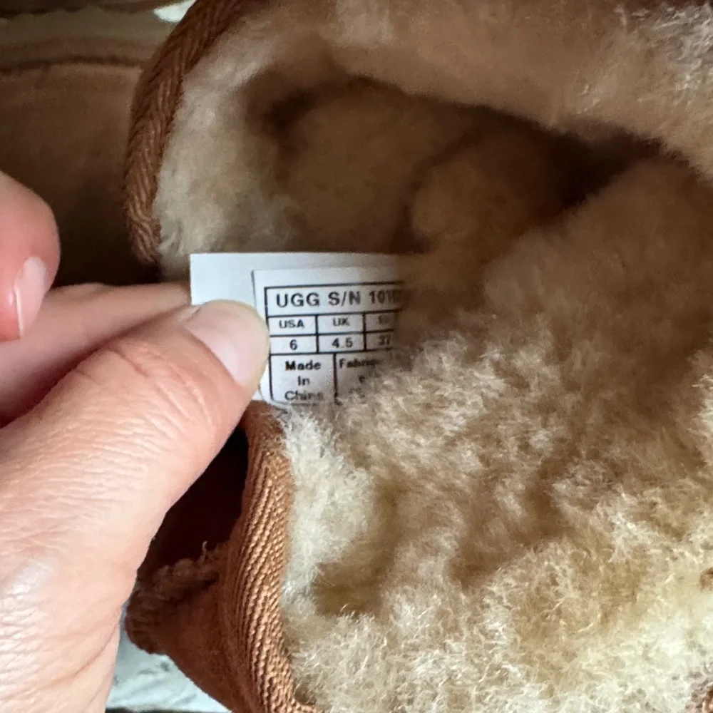 UGG classic mid