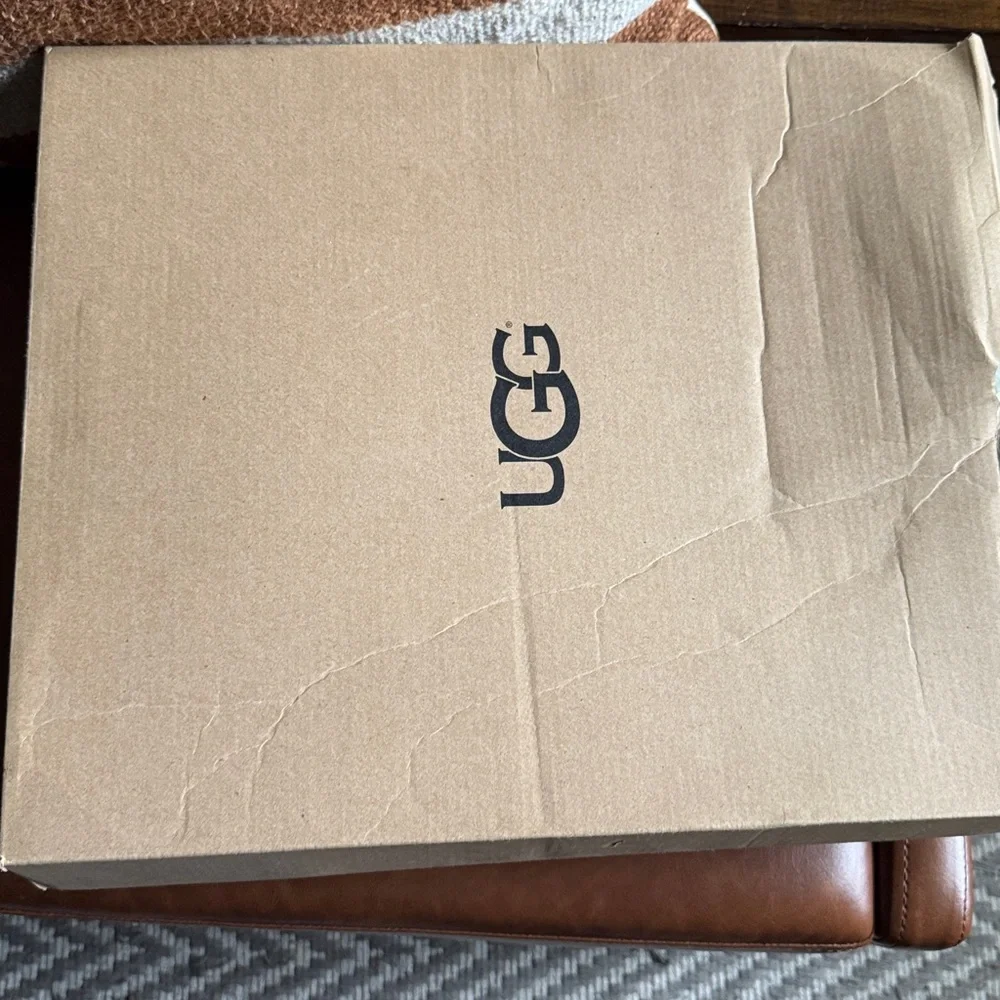 UGG classic mid