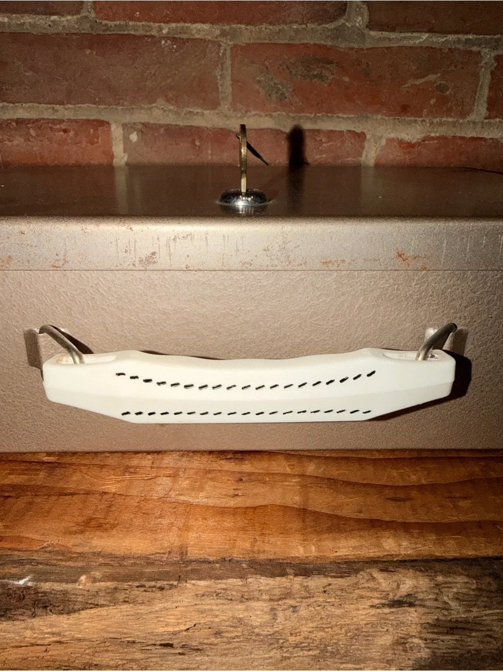 N/A sturdy metal