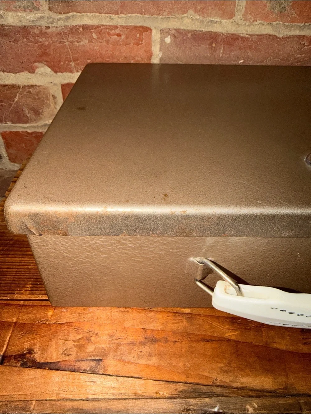 N/A sturdy metal