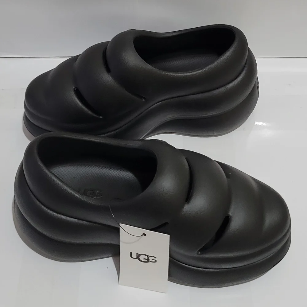 UGG matching mini
