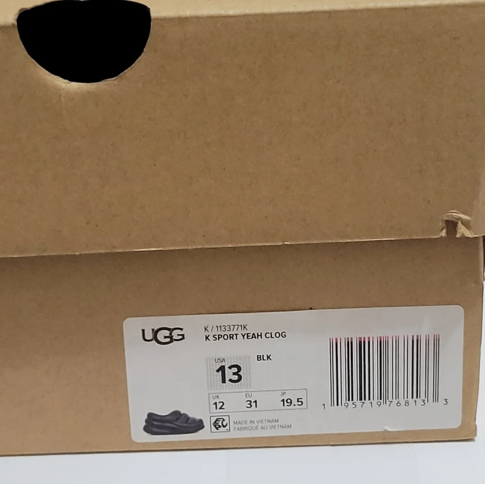UGG fine black