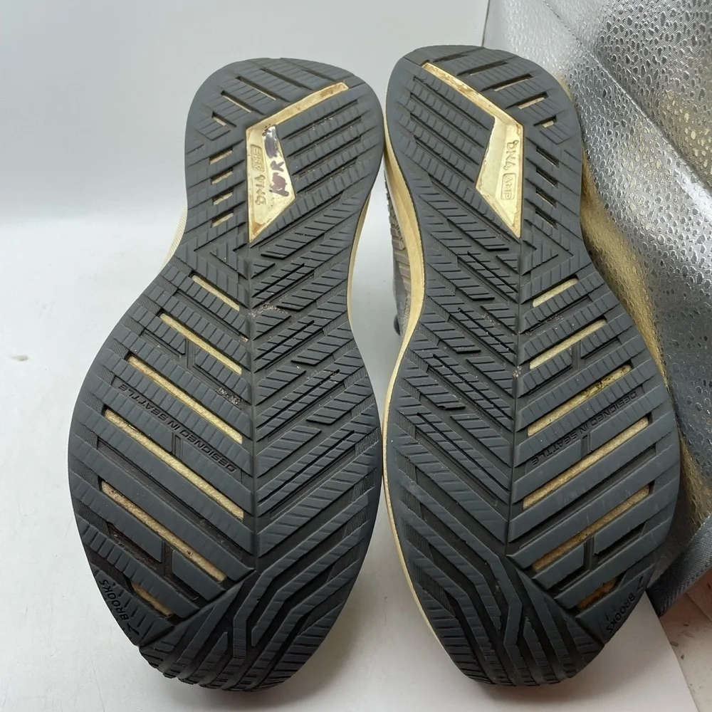 Brooks gently used
