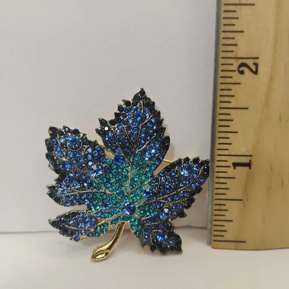 Unbranded crisp shaded brooch