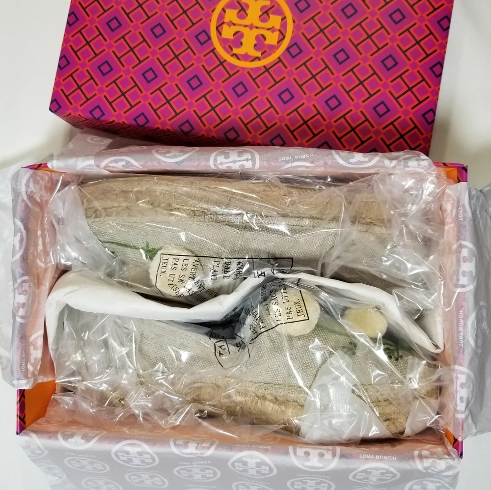 Tory Burch wear lily