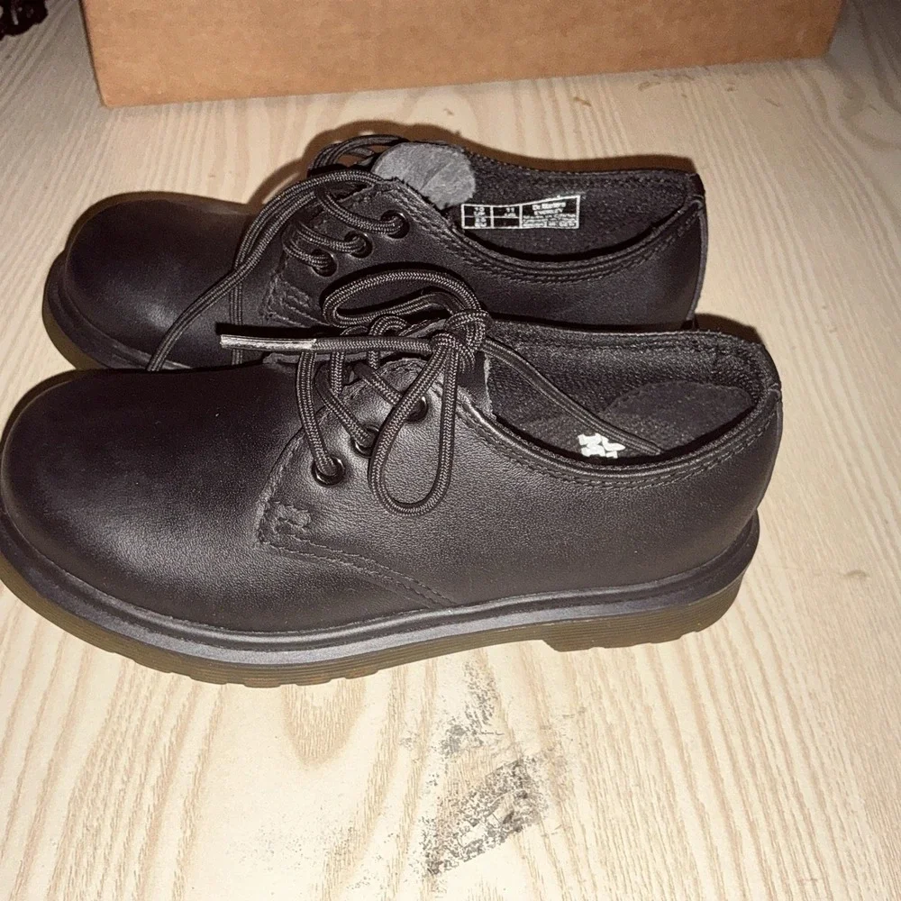 Dr.martins Kids Black Leather Size 11 Us‎