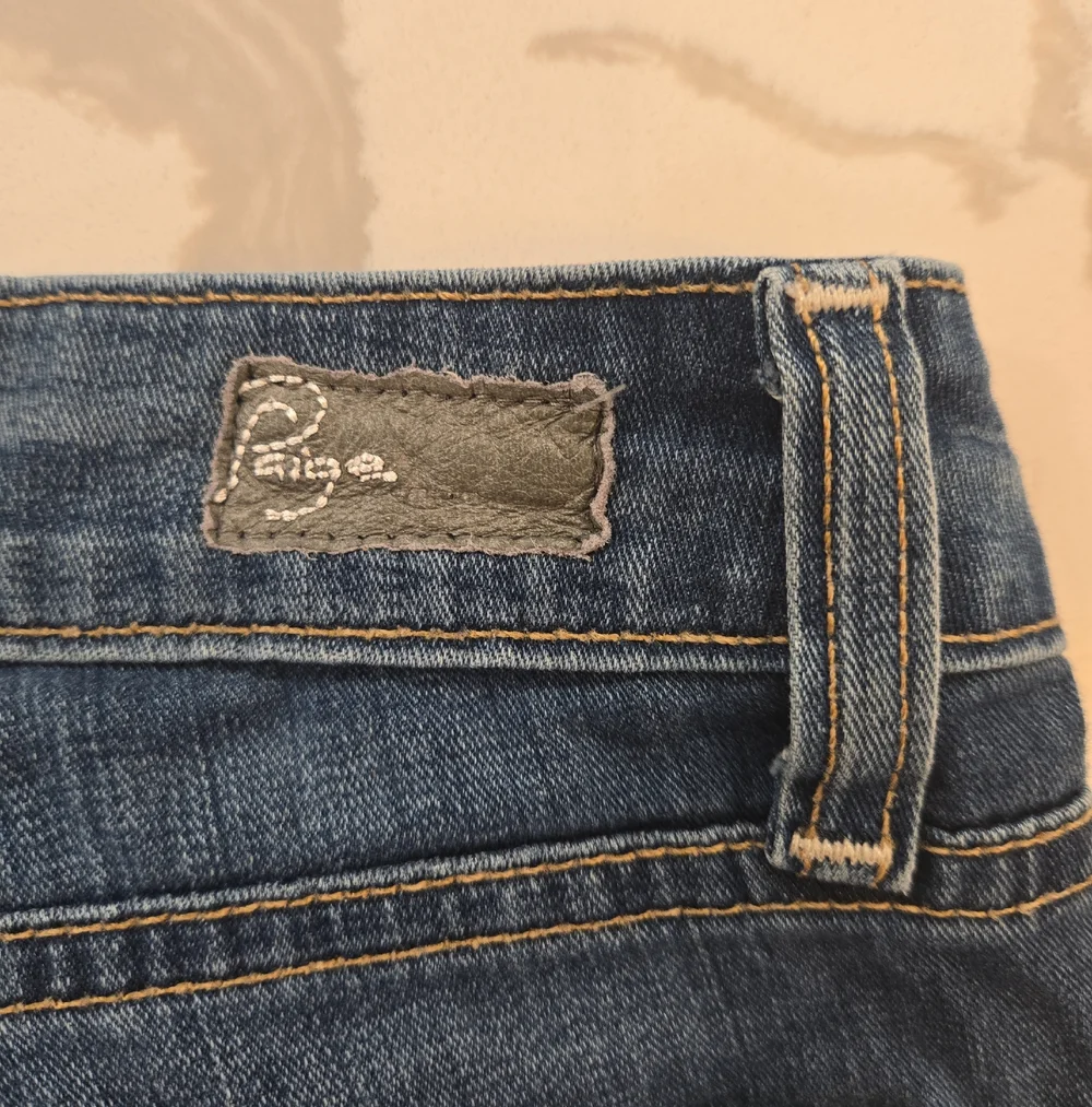VTG Y2K Paige Low Rise Stretch Denim Blue Capri Jeans Zipper Size Womens 24 USA