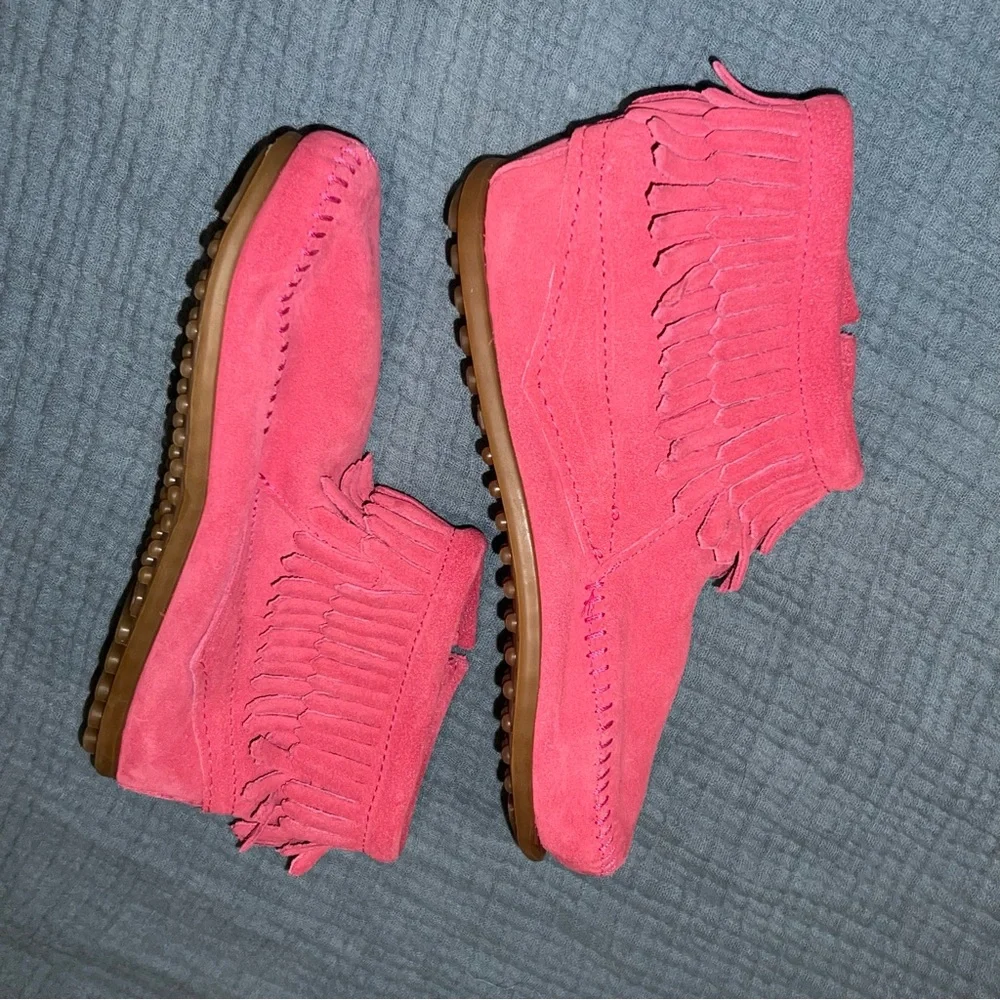 Minnetonka fringed moccasins