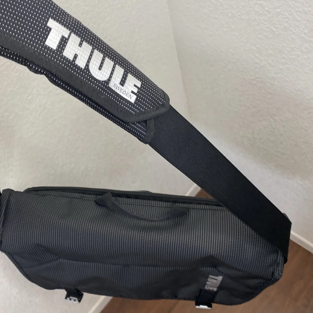 Thule crossover black