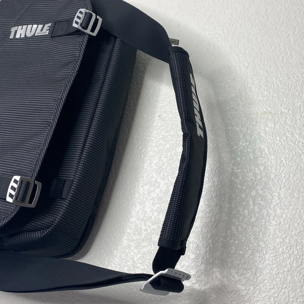 Thule crossover black
