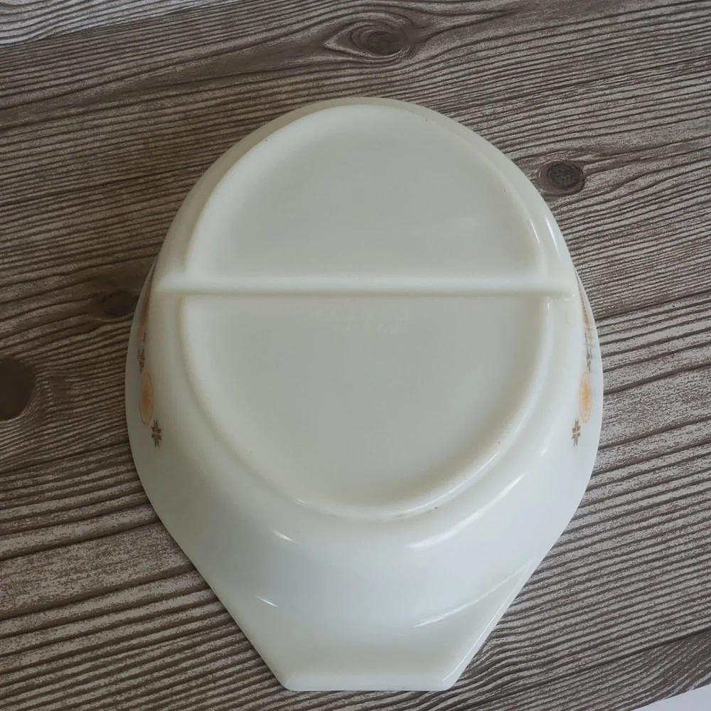 Pyrex Town and Country divide dish vintage