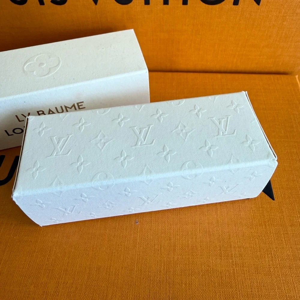 Louis Vuitton elegant lv