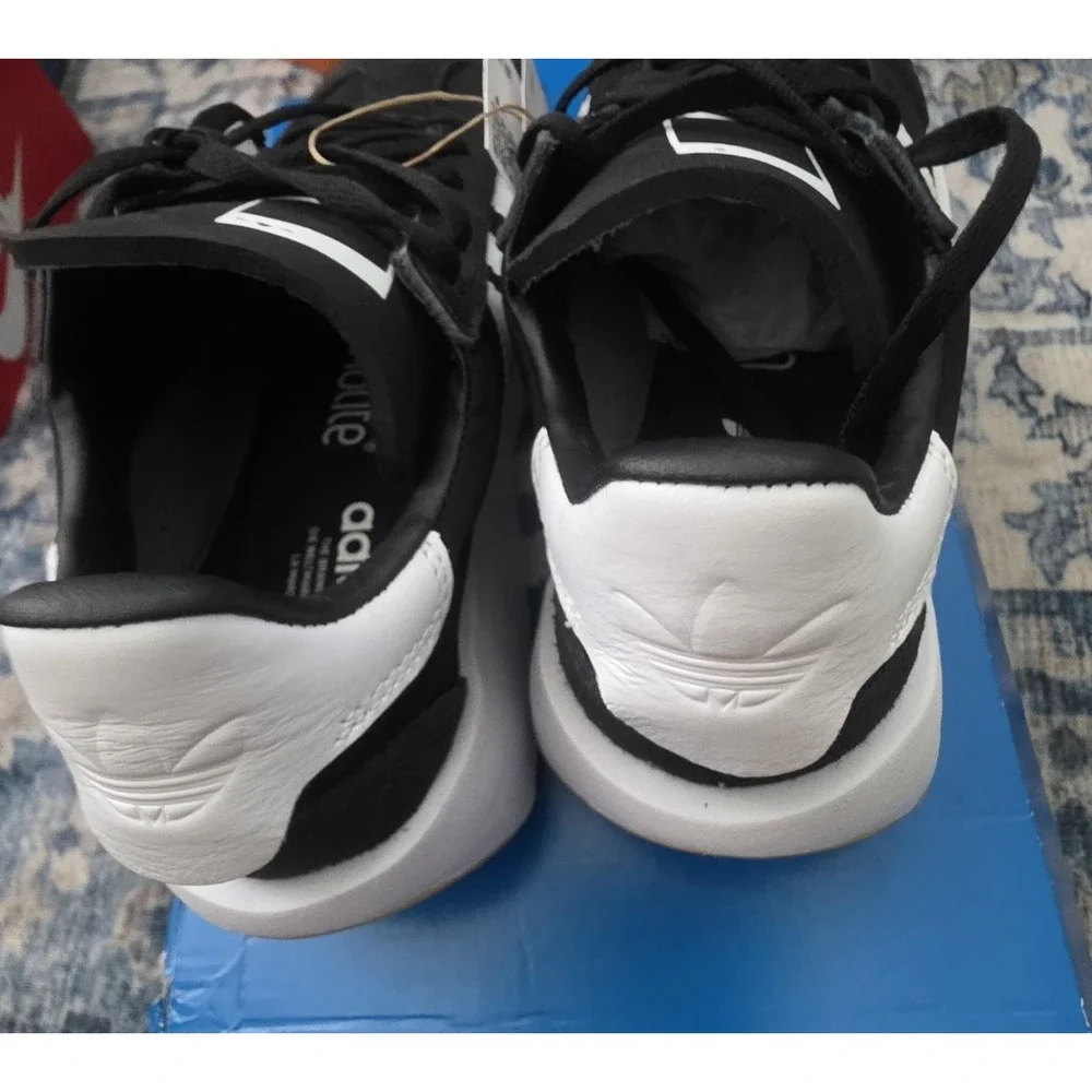 Adidas Country XLG 'Black White' Athletic Sneakers Womens sz 4.5 NWTS
