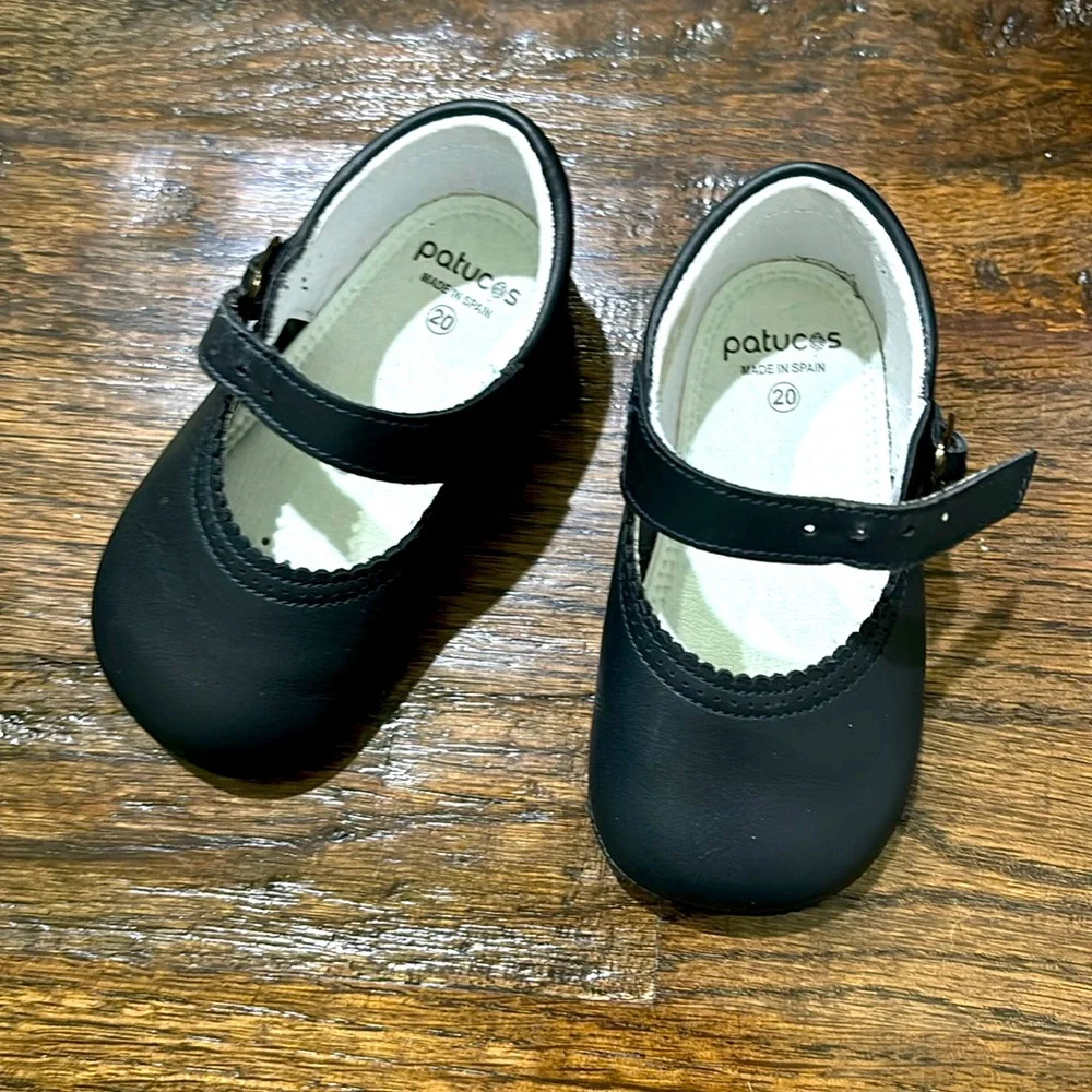 Patucos Soft Leather Mary Janes in Navy