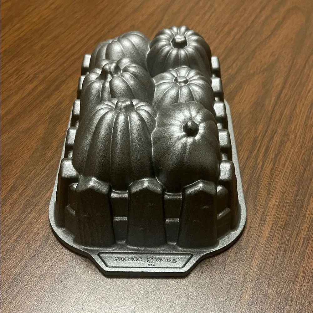 Nordic Ware bake charming