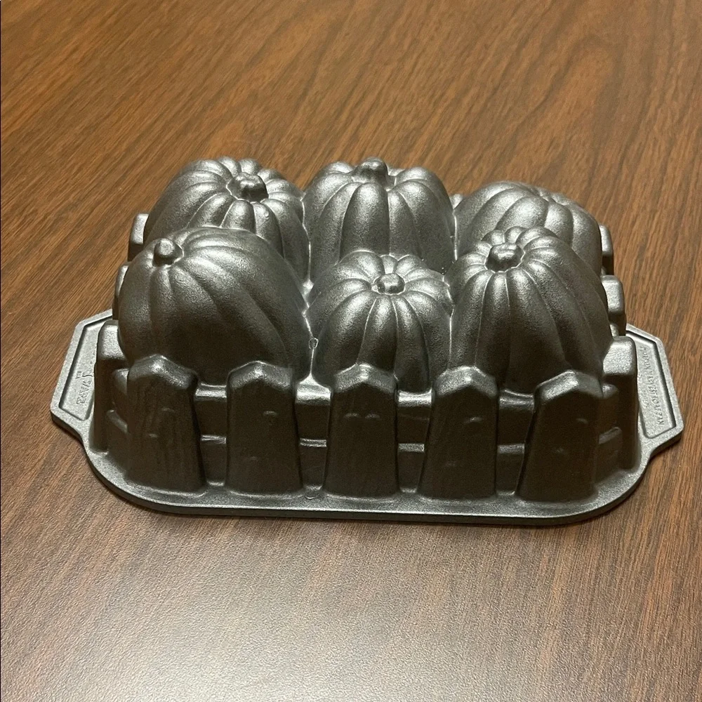 Nordic Ware bake charming